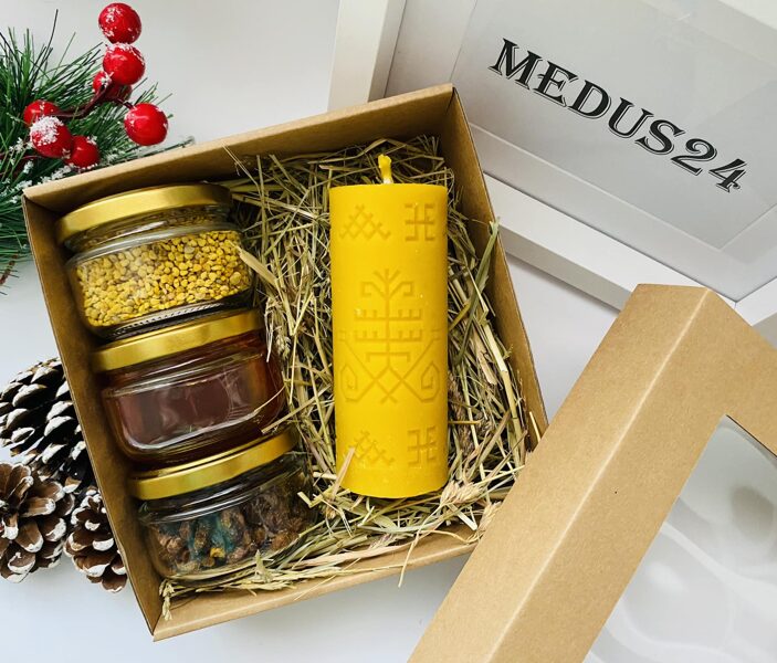 Dāvanu komplekts Svece - (austras koks, pērkonzīme, jumis, akas zīme)