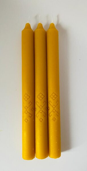 Garā, ar latvju rakstiem